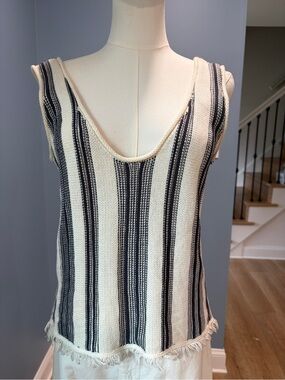 Juniper Blu Striped Knit Tank Top XS Cream Navy 100% Cotton Fringe Hem